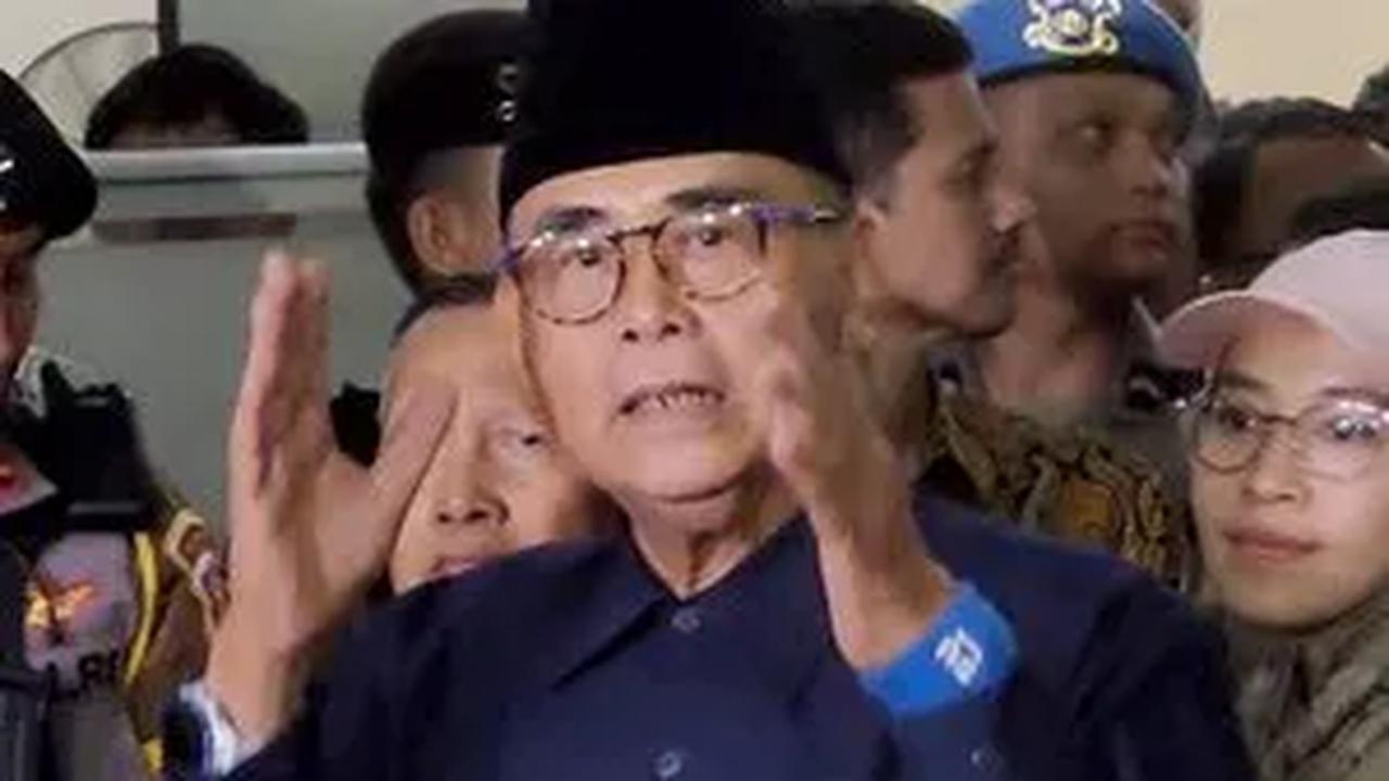 Pimpinan Pondok Pesantren (Ponpes) Al-Zaytun Panji Gumilang resmi ditahan Bareskrim Polri dalam kasus dugaan penistaan agama.