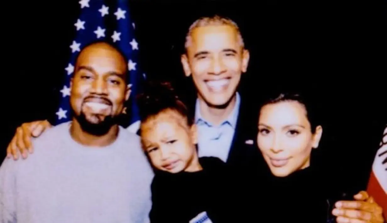 Nah foto saat Kim dan Kanye berpose dengan Barack Obama di bulan Januari 2017 lalu. (instagram/kimkardashian)