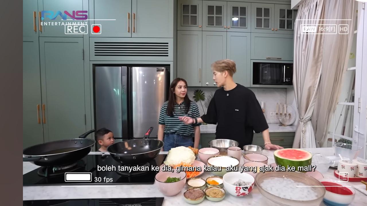 Momen Lucu Jackson Wang Kaget Mengetahui Tahun Lahir Nagita Slavina Saat Kunjungi Andara, Curi Perhatian