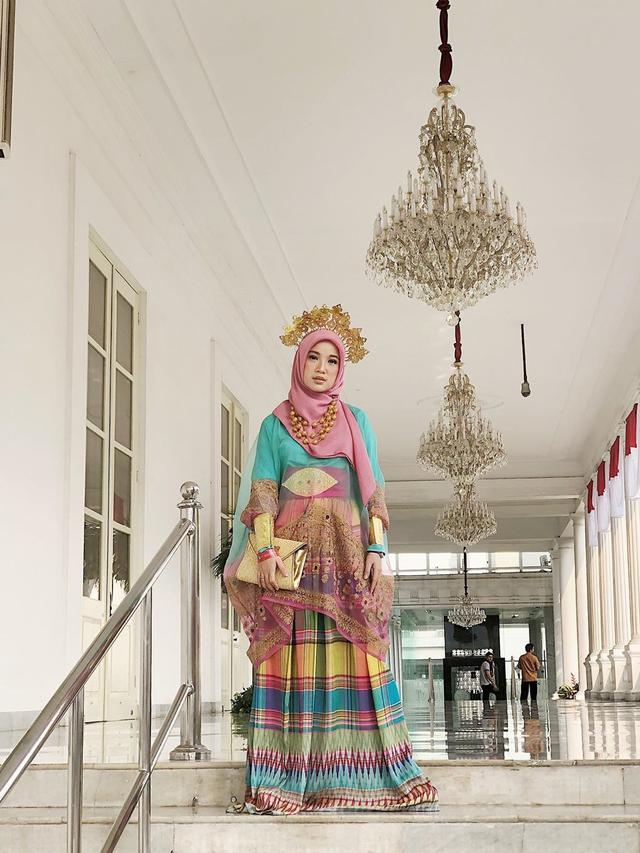 6 Busana Penuh Budaya Publik Figur Semarakkan HUT ke-74 RI