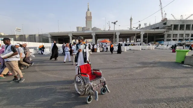 Layanan jasa pendorong kursi roda di Masjidil Haram. (Foto: MCH Makkah)