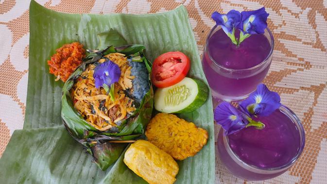 Selain untuk olahan bahan makanan, bunga telang juga mengandung beragam kandungan yang menyehatkan tubuh (Liputan6.com / Nefri Inge)
