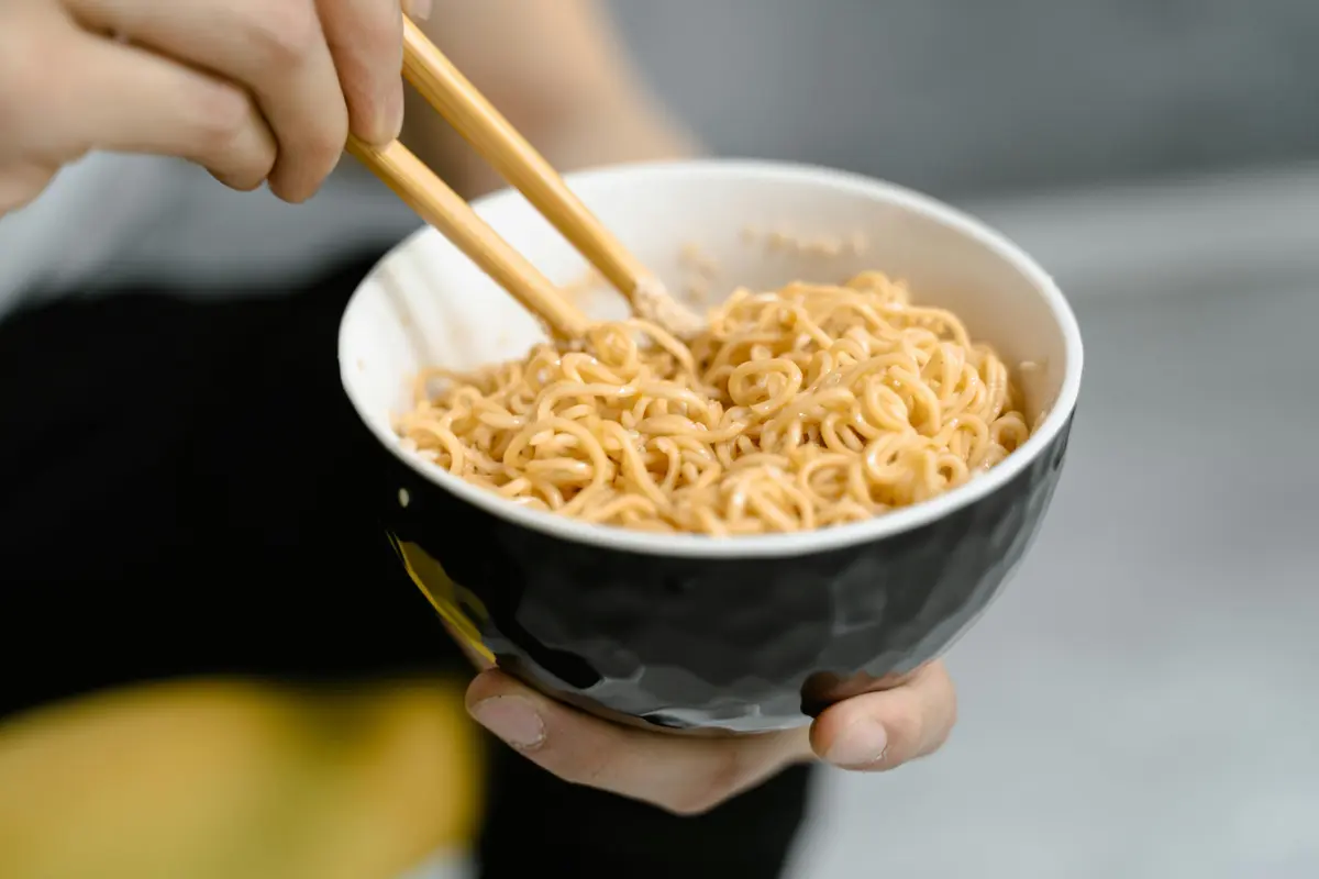 3. Terlalu Sering Konsumsi Makanan Instan