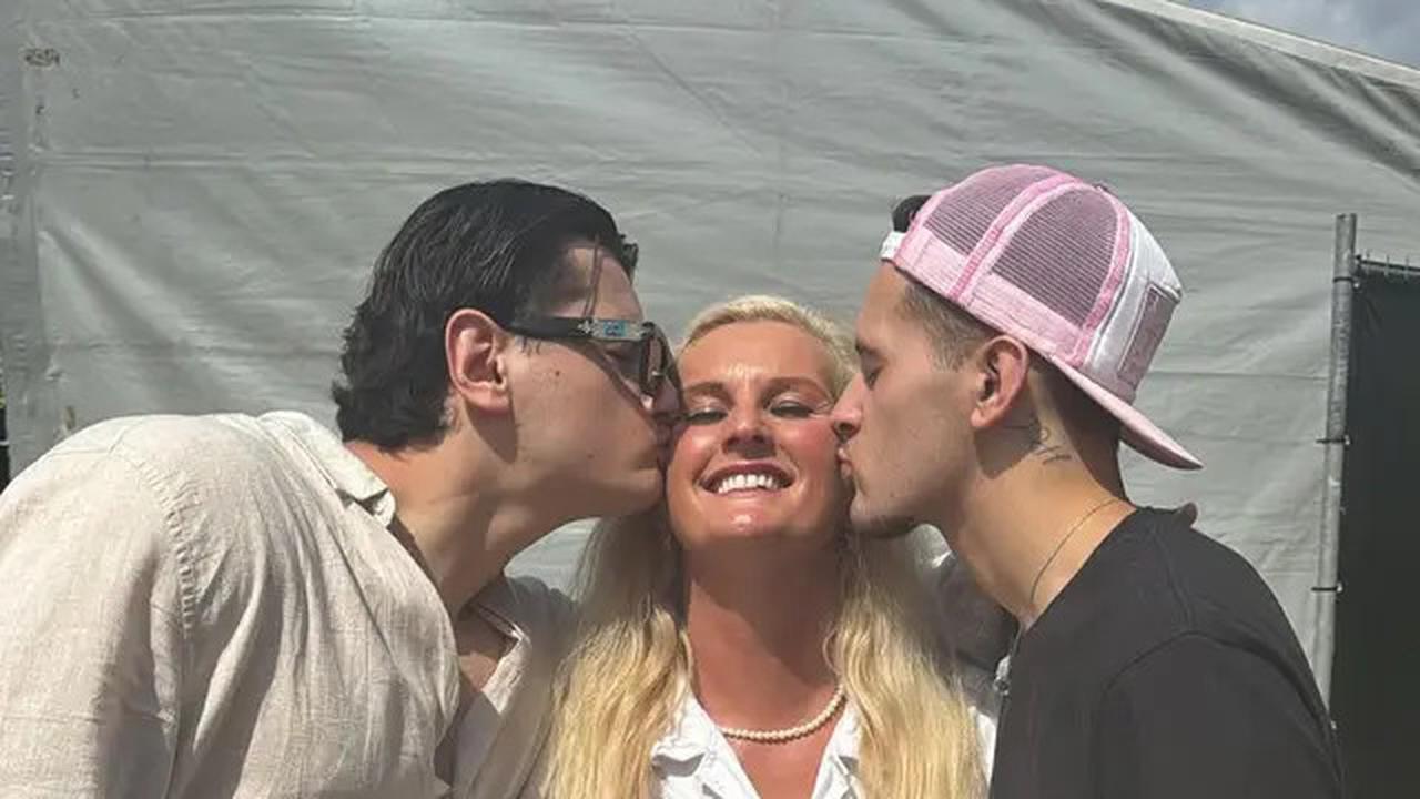6 Gaya Fashion Ibunda Justin Hubner, Penampilannya di Ulang Tahun Jennifer Coppen Curi Perhatian