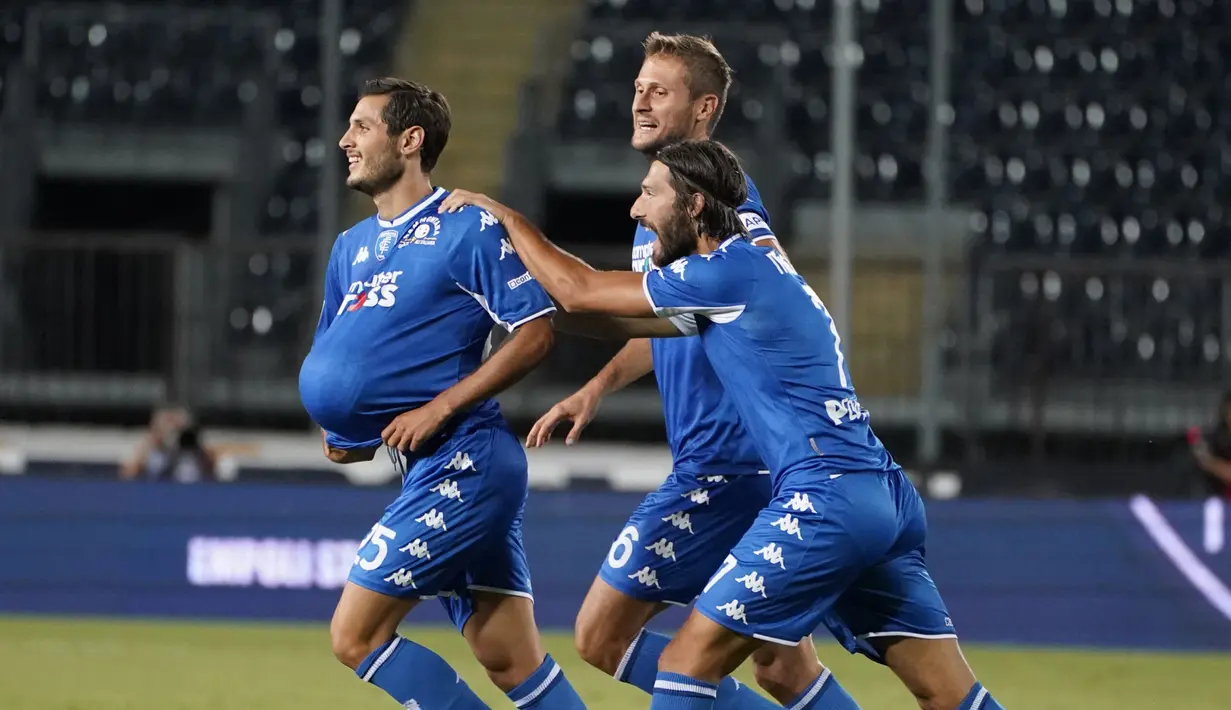 Empoli tampil mengejutkan di awal laga ketika mereka langsung unggul 1-0 pada menit ke-4. Filippo Bandinelli mampu menyelesaikan umpan dari Nedim Bajrami dengan sebuah tendangan keras ke sudut kanan gawang Lazio yang dikawal Pepe Reina. (Foto: LaPresse via AP/Marco Bucco)