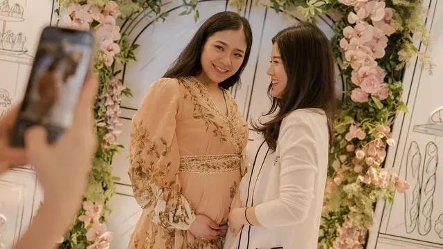 6 Potret Jessica Tanoe dan Valencia Tanoe, Kompak Sejak Kecil hingga Hamil Bareng