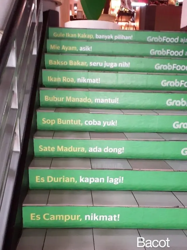 Tulisan Unik di Anak Tangga Ini Bikin Gagal Fokus