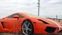 Lamborghini Gallardo raksasa buatan FC Anji, Rusia (Foto: Carbuzz). 