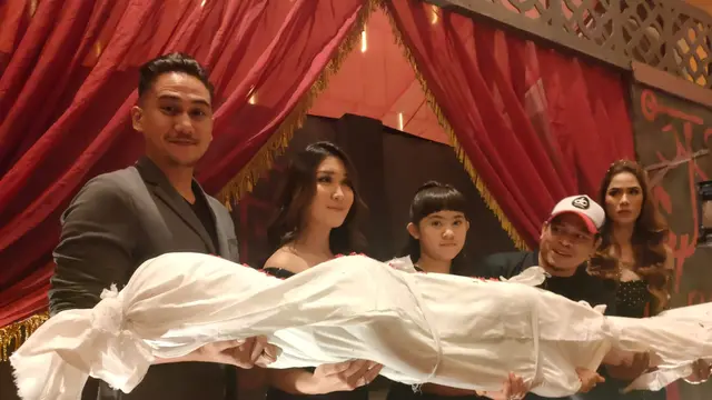 Para pemain dan kru film Jin Qorin