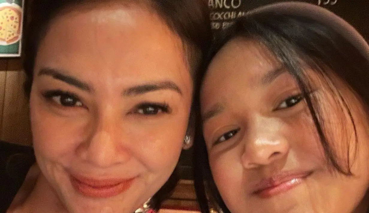 Sekedar informasi, Masayu menikah dengam Lembu pada tahun 2008 silam. Dari pernikahannya, dikaruniai seorang putri yang kini telah berusia 13 tahun. Rumah tangganya kandas pada 2016 silam. [Instagram/masayuanastasia]