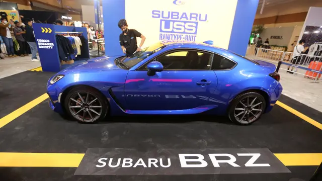 Kolaborasi Subaru, USS dan RawType-Riot Angkat Dunia Rally dalam Fesyen Tahun 90an