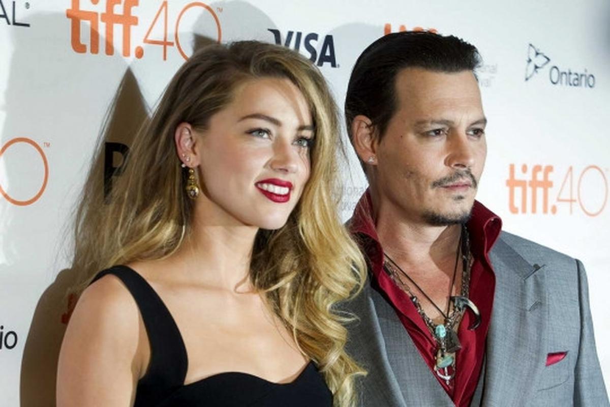 Johnny Depp pamer kemesraan bersama istrinya yang cantik