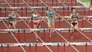 Pelari Indonesia, Nova Emilia (kedua kiri) saat bertanding pada final atletik nomor lari halang rintang 100 meter putri di Stadion Utama GBK, Jakarta (26/8). Nova Emilia finis di posisi kedua setelah pelari Korea Selatan. (Liputan6.com/Fery Pradolo)