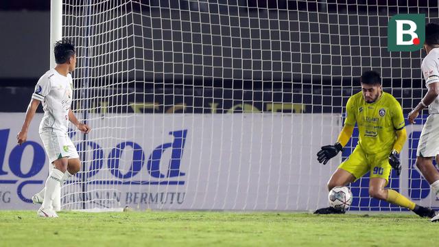 Foto: Derby Jatim, 10 Pemain Arema FC Harus Rela Berbagi Poin Dengan Persebaya Surabaya di Pekan Kesebelas BRI Liga 1