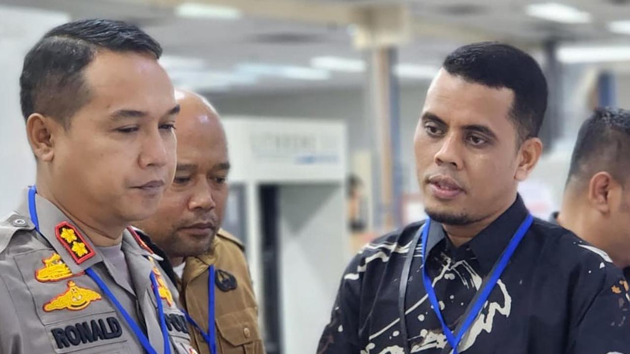 Kapolres & Ketua KPU Kampar Tinjau Proses Pencetakan Surat Suara Pilbup Kampar 2024