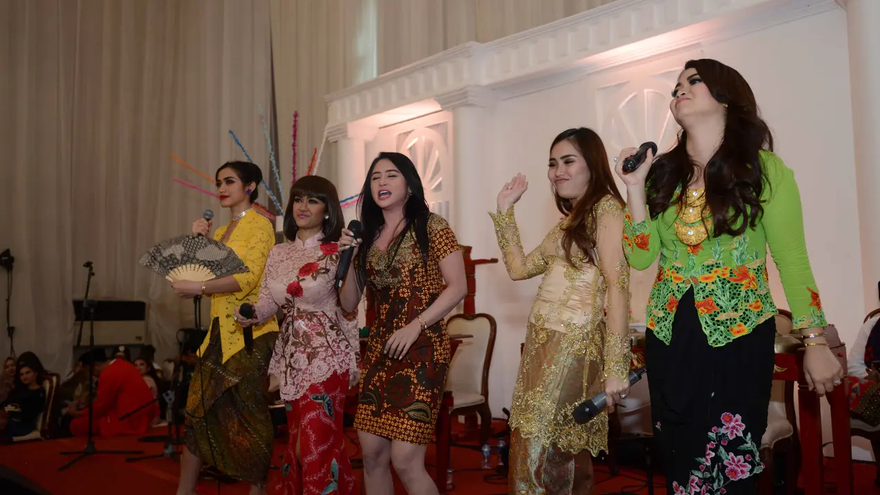 Julia Perez dan Dewi Perssik