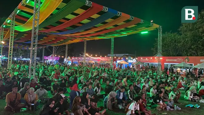 Suasana Srikandi Fair di Lapangan Rendeng, Kudus, Jawa Tengah, ketika Garuda Pertiwi bertanding melawan Hong Kong pada laga ketiga Grup A Srikandi Merdeka Cup persembahan Caffino di Supersoccer Arena, Selasa (18/8/2026). (Bola.com/Benediktus Gerendo Pradigdo)