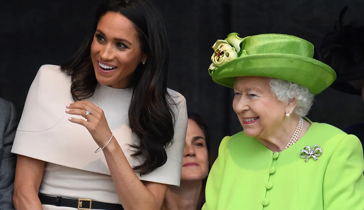 "Sang Ratu sangat menyukai Meghan. Hal itu membuat Harry senang karena Meghan juga sangat menyukai Sang Ratu," jelas sumber. (Entertainment Tonight)