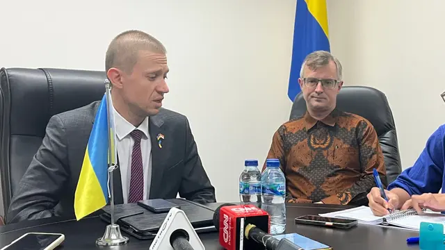 Wakil Menteri Luar Negeri Ukraina Anton Demokhin dan Duta Besar Ukraina untuk Indonesia Vasyl Hamianin