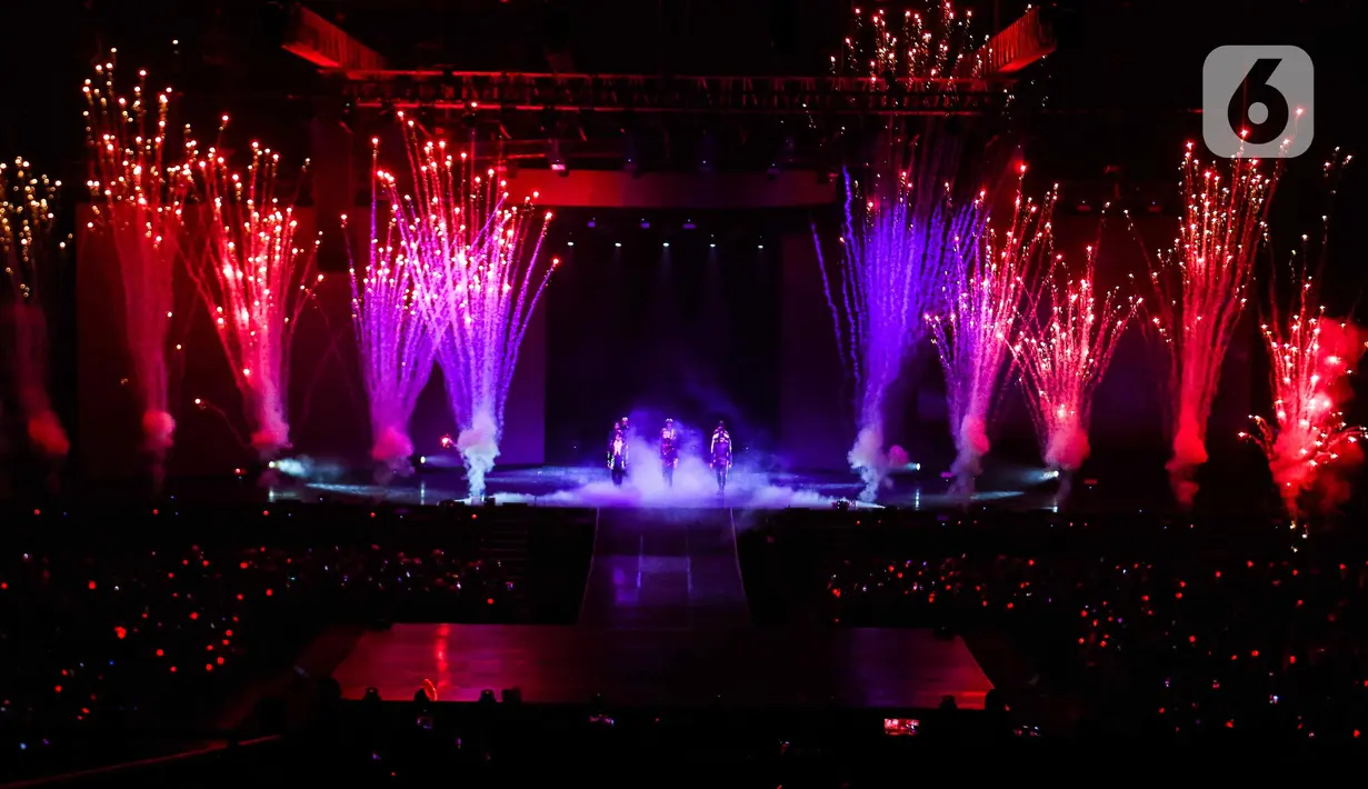 Konser yang dipromotori oleh Dyandra Global itu bertajuk The Boyz 2nd World Tour: Zeneration in Jakarta dengan membawakan sejumlah lagu di antaranya Ego, Reveal, Awake, dan Roar. (Liputan6.com/Herman Zakharia)