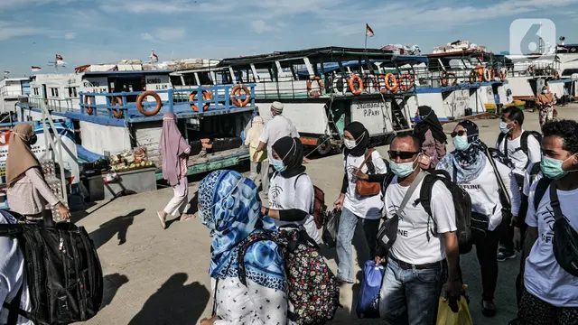 Wisatawan Liburan Natal di Kepulauan Seribu