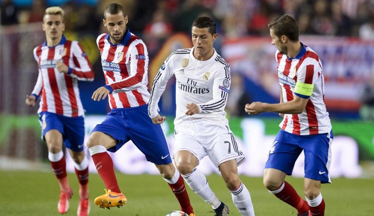 Pergerakan Cristiano Ronaldo selalu mendapatkan kawalan ketat dari pemain belakang Atletico Madrid. (AFP PHOTO/DANI POZO)