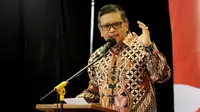 Doktor Ilmu Pertahanan Hasto Kristiyanto memberi kuliah umum kepada ribuan mahasiswa dan sivitas akademika Universitas Sembilan Belas November, Kolaka, Sulawesi Tenggara, Rabu (7/9/2022).