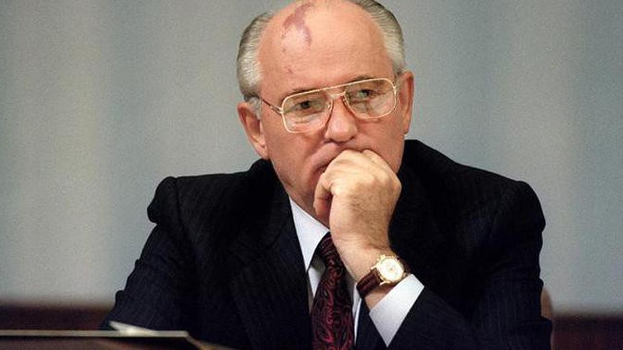 Mikhail Gorbachev: Dunia di Ambang Perang Dingin