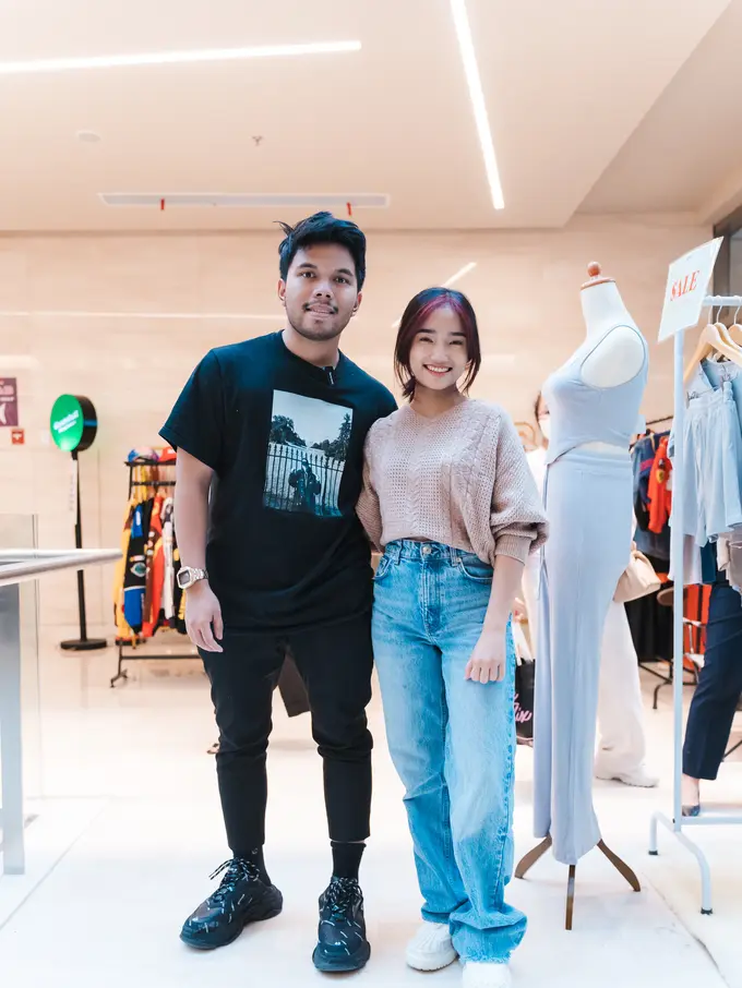 Selebgram Tanah Air, seperti Thariq dan Fuji ramaikan Slow Move Bazaar