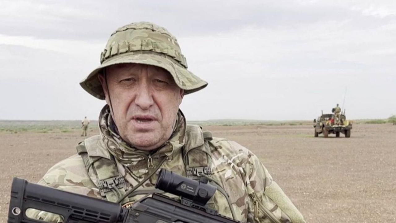 Sosok Yevgeny Prigozhin dikenal sebagai pemimpin kelompok tentara bayaran Wagner yang sempat menjadi perhatian publik karena melakukan upaya pemberontakannya kepada kepemimpinan militer Rusia.