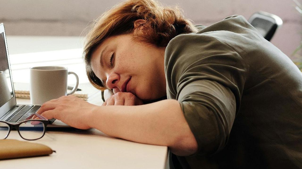 Mengantuk Setelah Makan? Kenali Food Coma dan Cara Mengatasinya!