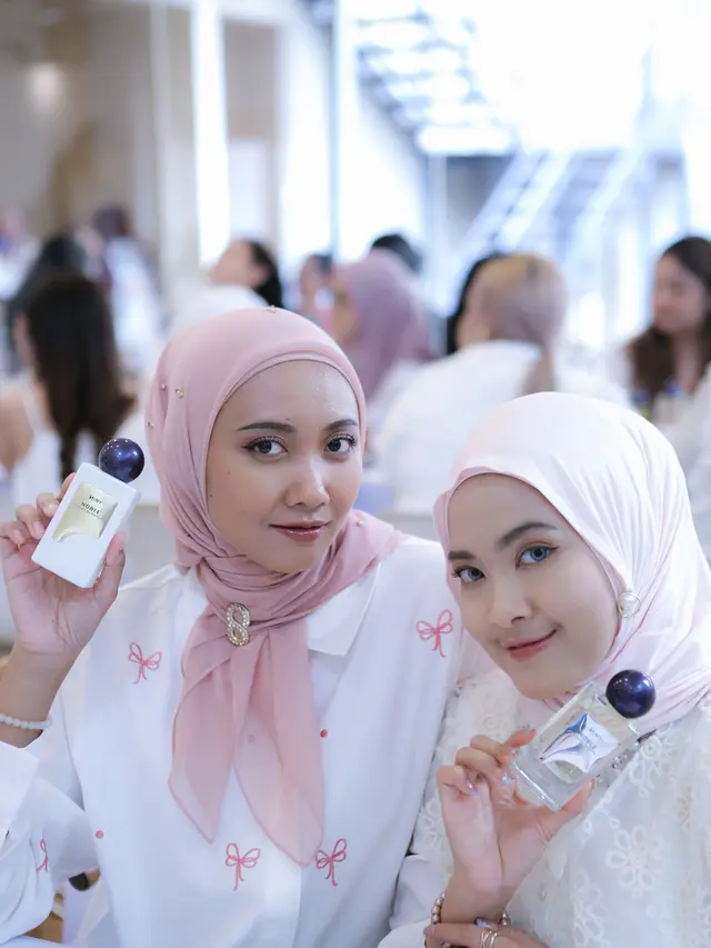 Parfum HINT Noble Extrait De Parfum yang Tahan Lebih Lama. [Daniel Kampua/Fimela]