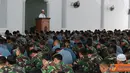 Citizen6, Surabaya: Ribuan prajurit, PNS, dan Siswa Kobangdikal melaksanakan sholat taubat dan Istiqosah, dalam rangka menyambut Ramadhan, di Masjid Ibadurrahman Kesatrian Bumimoro Kobangdikal, Surabaya, Rabu, (18/7). (Pengirim: Penkobangdikal).