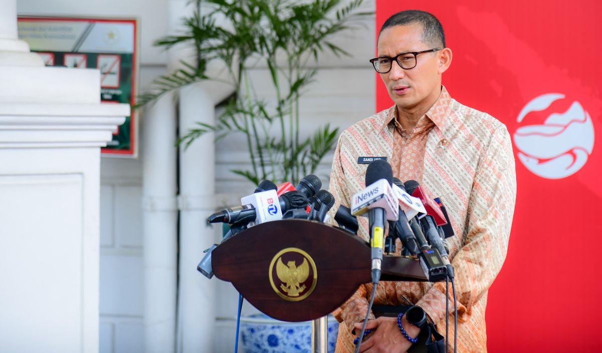"Maka berkembang juga, antara lain yang sedang berkemuka adalah itu. Kalau Pak Sandi tidak jadi cawapres itu, harus bagaimana PPP? Kalau pertanyaannya seperti itu, apakah tetap ada koalisi ini atau kemudian itu, kan masih berkembang gitu lho," ujarnya.
