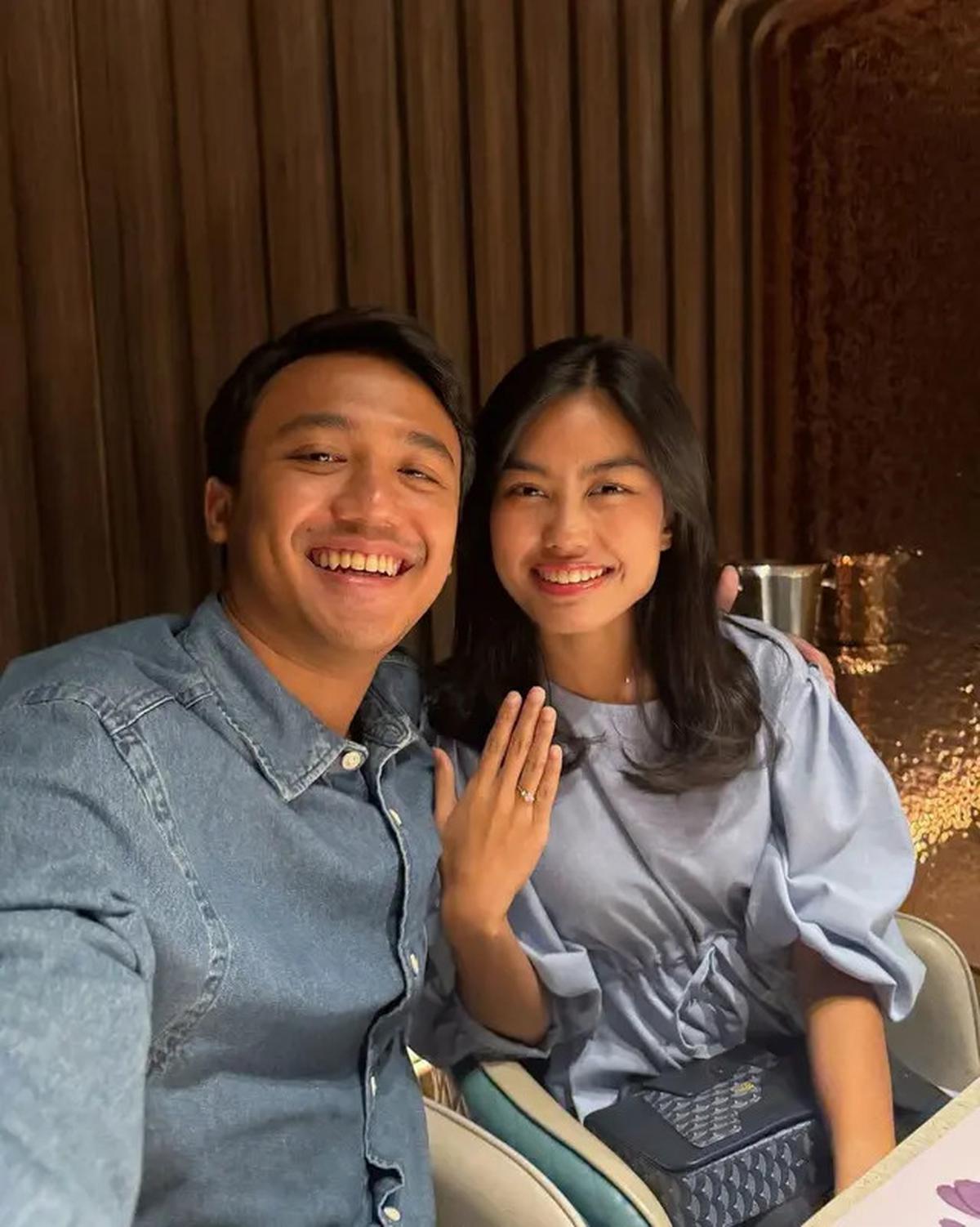 6 Potret Namira Adjani Anak Alya Rohali Dilamar Kekasih di Momen Dinner Anniversary