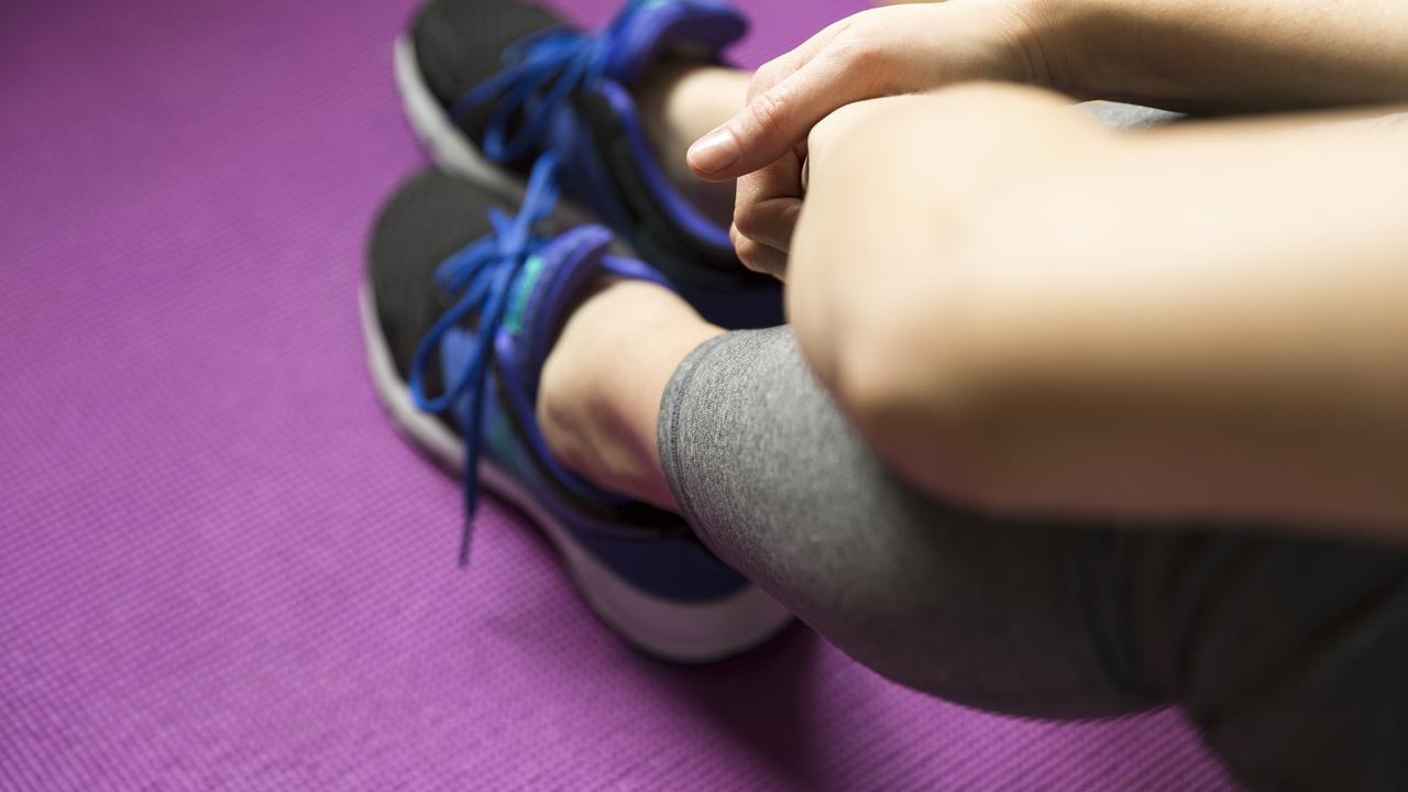 Bermodal matras dan sepatu olahraga, ini latihan ala Kayla Itsines agar tubuh bugar dan kencang. (iStock)