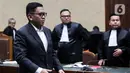Hasto Kristiyanto diduga menghalangi penyidikan dengan cara memerintahkan Harun Masiku melalui Nur Hasan, penjaga Rumah Aspirasi, untuk merendam telepon genggam ke dalam air setelah kejadian operasi tangkap tangan KPK terhadap anggota KPU periode 2017-2022 Wahyu Setiawan. (Liputan6.com/Herman Zakharia)