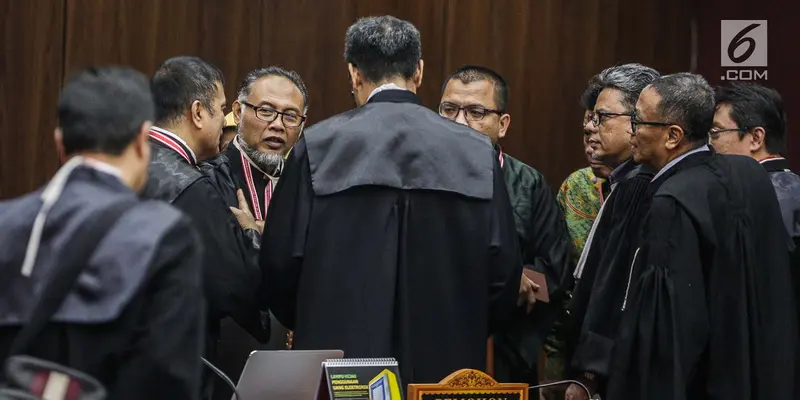 Sidang Diskors, Tim Hukum Prabowo - Sandiaga Berunding