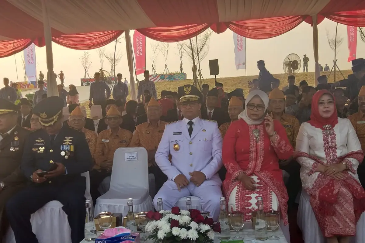 Pemerintah Provinsi DKI Jakarta menggelar upacara HUT ke-73 RI di Pulau Maju Reklamasi, Jakarta Utara untuk pertama kalinya.