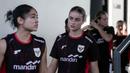 Pemain Timnas Indonesia, Felicia Victoria de Zeeuw saat latihan jelang laga Kualifikasi Piala Asia 2026 yang berlangsung di lapangan latih Jakarta International Stadium (JIS), Jakrata Utara, Jumat (20/06/2025). (Bola.com/Bagaskara Lazuardi)