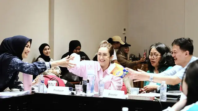 6 Potret Pemain Air Mata di Ujung Sajadah 2 Baca Naskah Bersama, Nangis Sampai Rebutan Tisu
