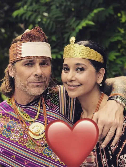 <p>Aktris senior itu kemudian mendaftarkan pernikahannya melalui sidang isbath pernikahan di Pengadilan Agama Jakarta Selatan pada 15 Februari 2007. Bagi Ayu, pernikahannya dengan Mike Tramp merupakan pernikahan ketiganya. [Instagram/ayukhadijahazhari]</p>