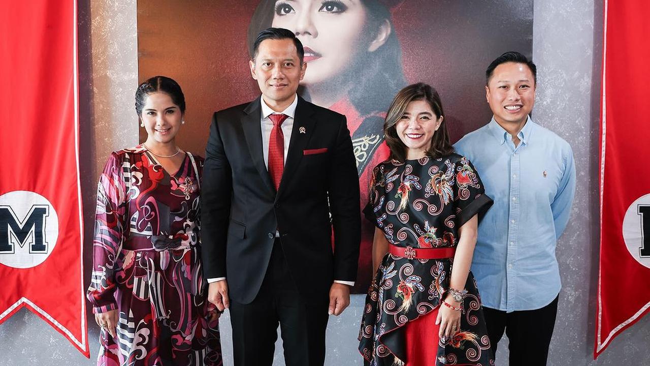 Tanpa Batik dan Kebaya, Annisa Pohan Tampil Anggun dengan Dress dan Tas Putih Rp60jutaan Temani AHY Podcast dengan Merry Riana