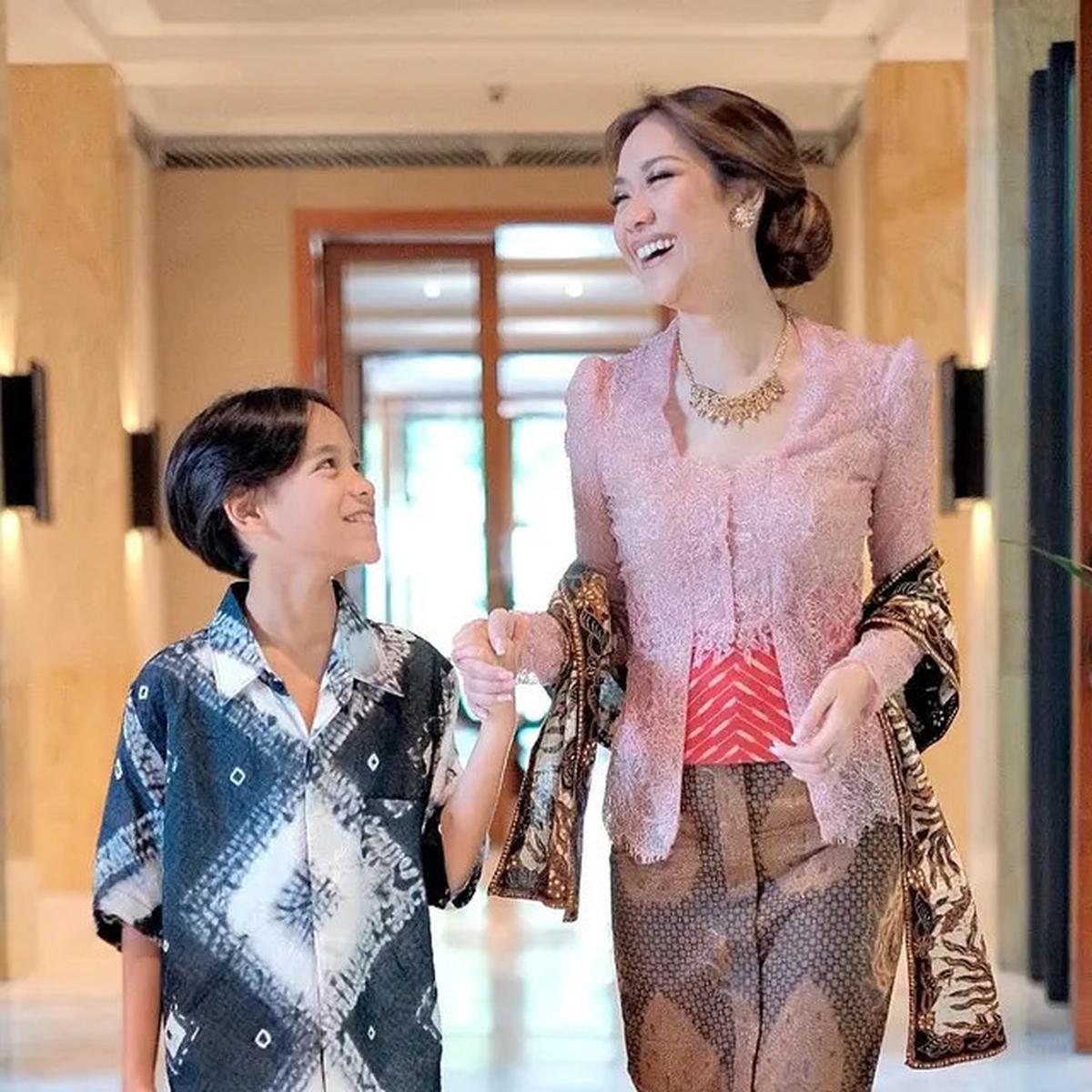 Model Kebaya Modern Pilihan BCL, Inspirasi Gaya Wanita Anggun dan Berkelas di Usia 40an
