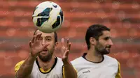 Bek Arema Cronus, Goran Gancev, berlatih jelang final Torabika Bhayangkara Cup 2016 melawan Persib Bandung di Stadion Utama Gelora Bung Karno, Jakarta, Sabtu (2/4/2016). (Bola.com/Vitalis Yogi Trisna)