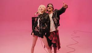 Melihat gaya kembar Bruno Mars dan Rose BLACKPINK rilis lagu APT (@roses_are_rosie)