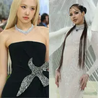 Lisa dan Rosé Blackpink hadir di Met Gala. [Dok. Photo by ANGELA WEISS / AFP]