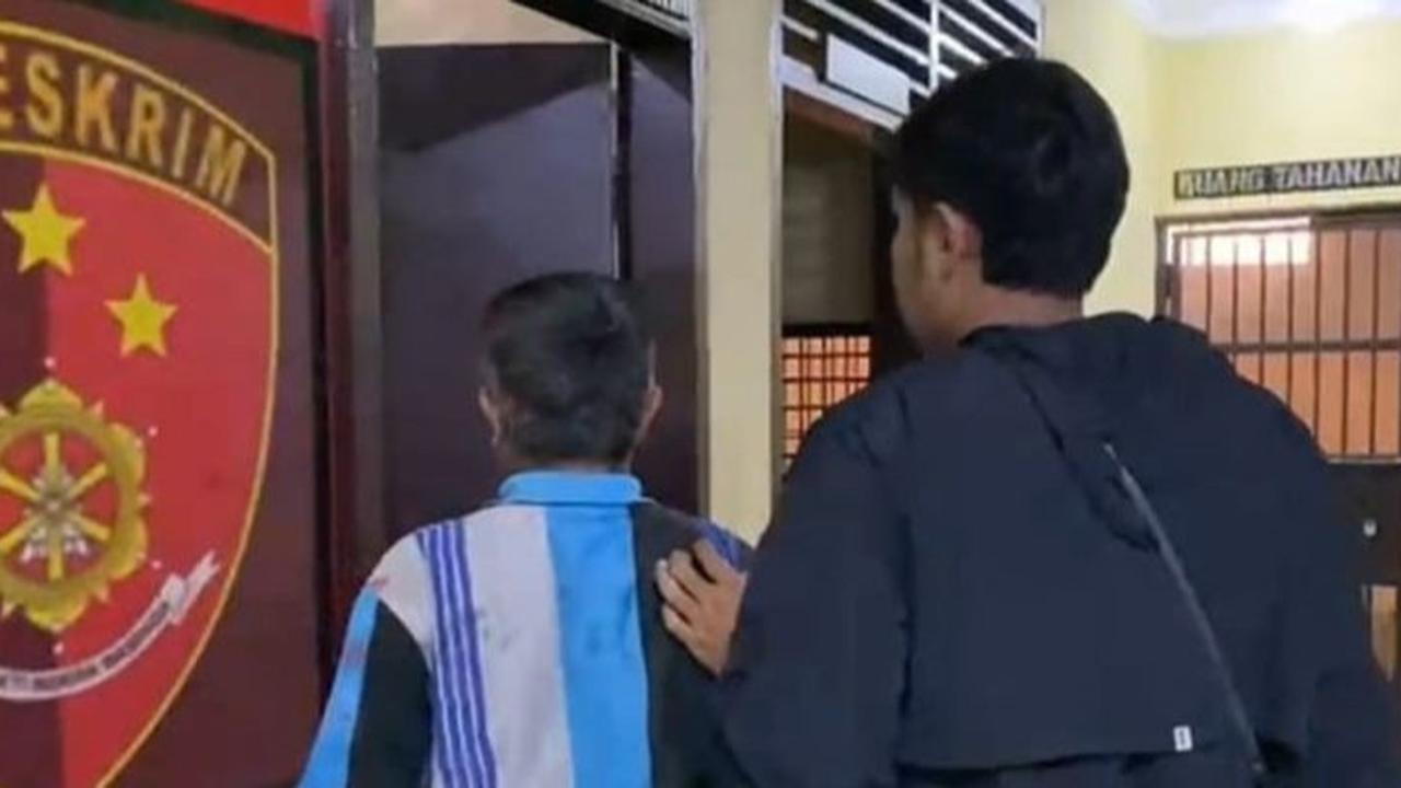 Cemburu Lihat Istri Kirim Pesan WhatsApp ke Pria Lain, Suami di Sukabumi Siramkan Air Keras