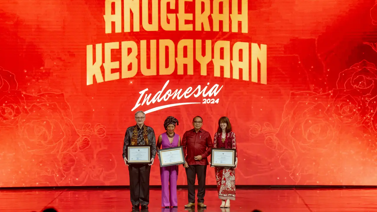Kemendikbudristek memberi apresiasi dan penghargaan kepada 3 lembaga maupun perorangan asing (warga negara asing atau WNA) di Anugerah Kebudayaan Indonesia atau AKI 2024.