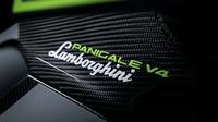 Ducati dan Lamborghini, kembali bekerja sama dalam proyek eksklusif yang menghasilkan Panigale V4 Lamborghini.